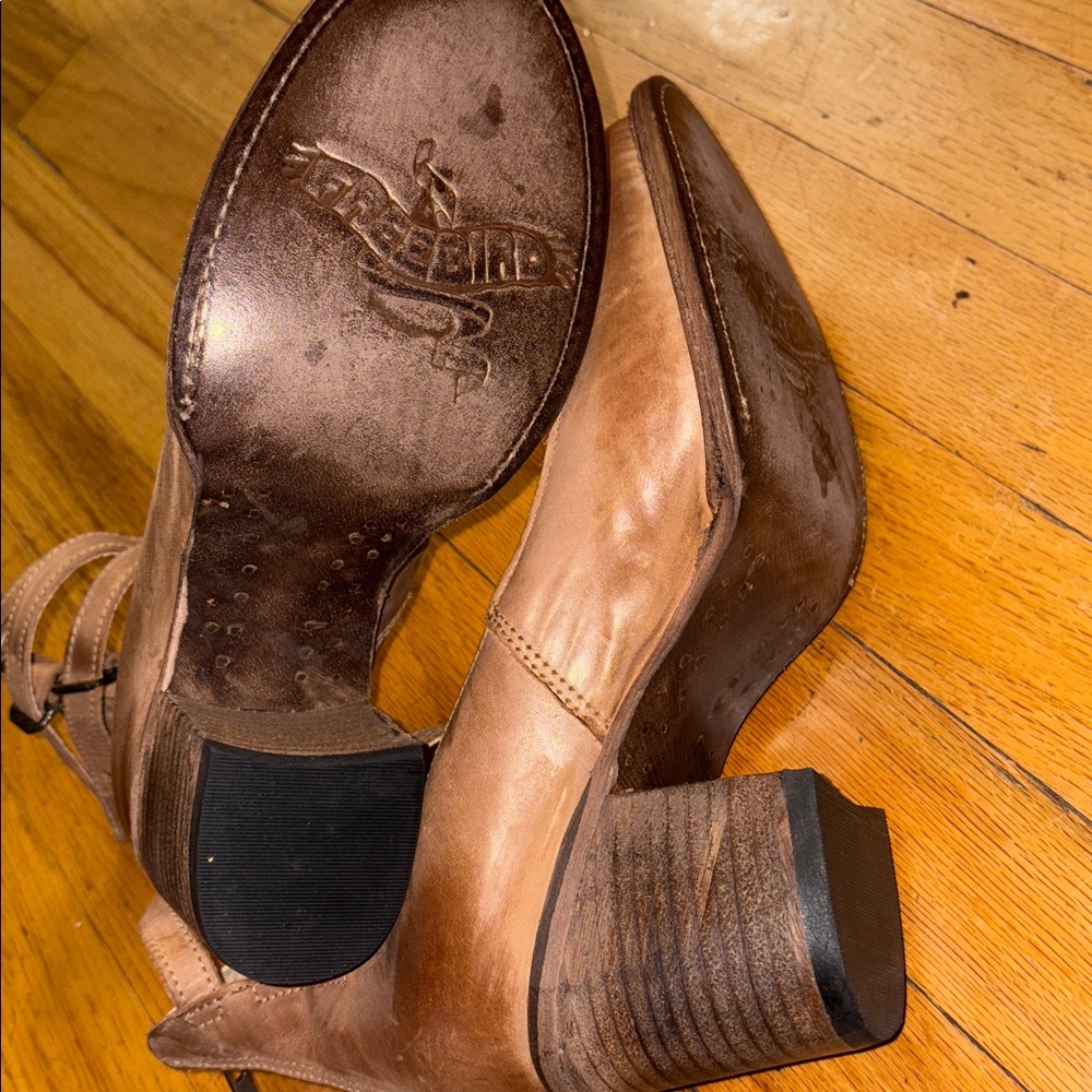 Freebird Randi tan beige antics size 9like new - Picture 9 of 11